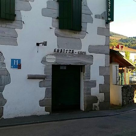 Hostal Ekaitza Hotel Лесака Екстериор снимка