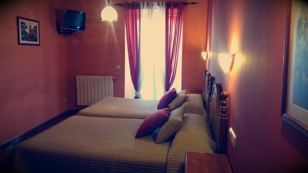 Hostal Ekaitza Hotel Лесака Екстериор снимка