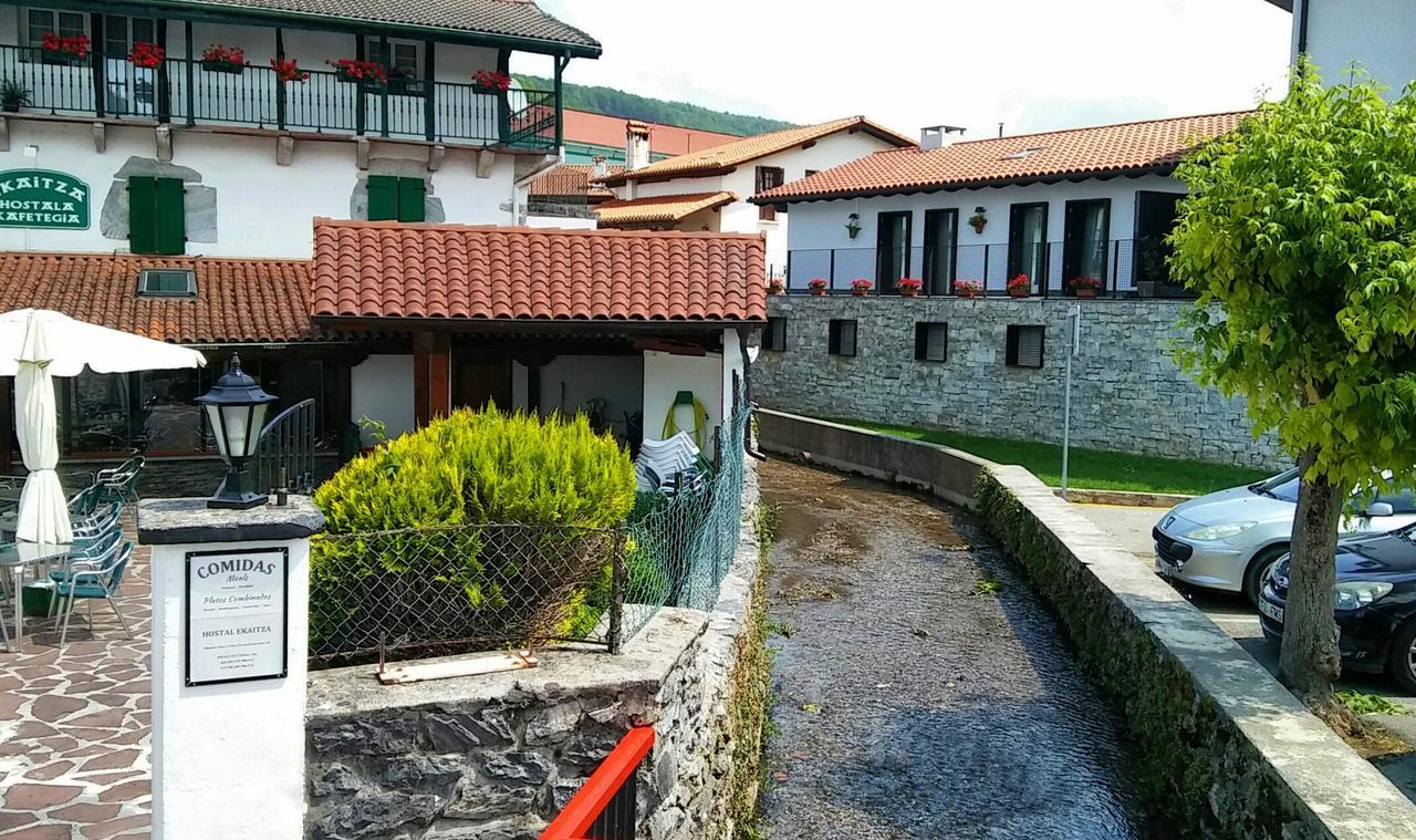 Hostal Ekaitza Hotel Лесака Екстериор снимка